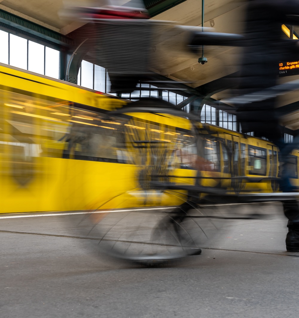 DISTANZ UND ZEIT